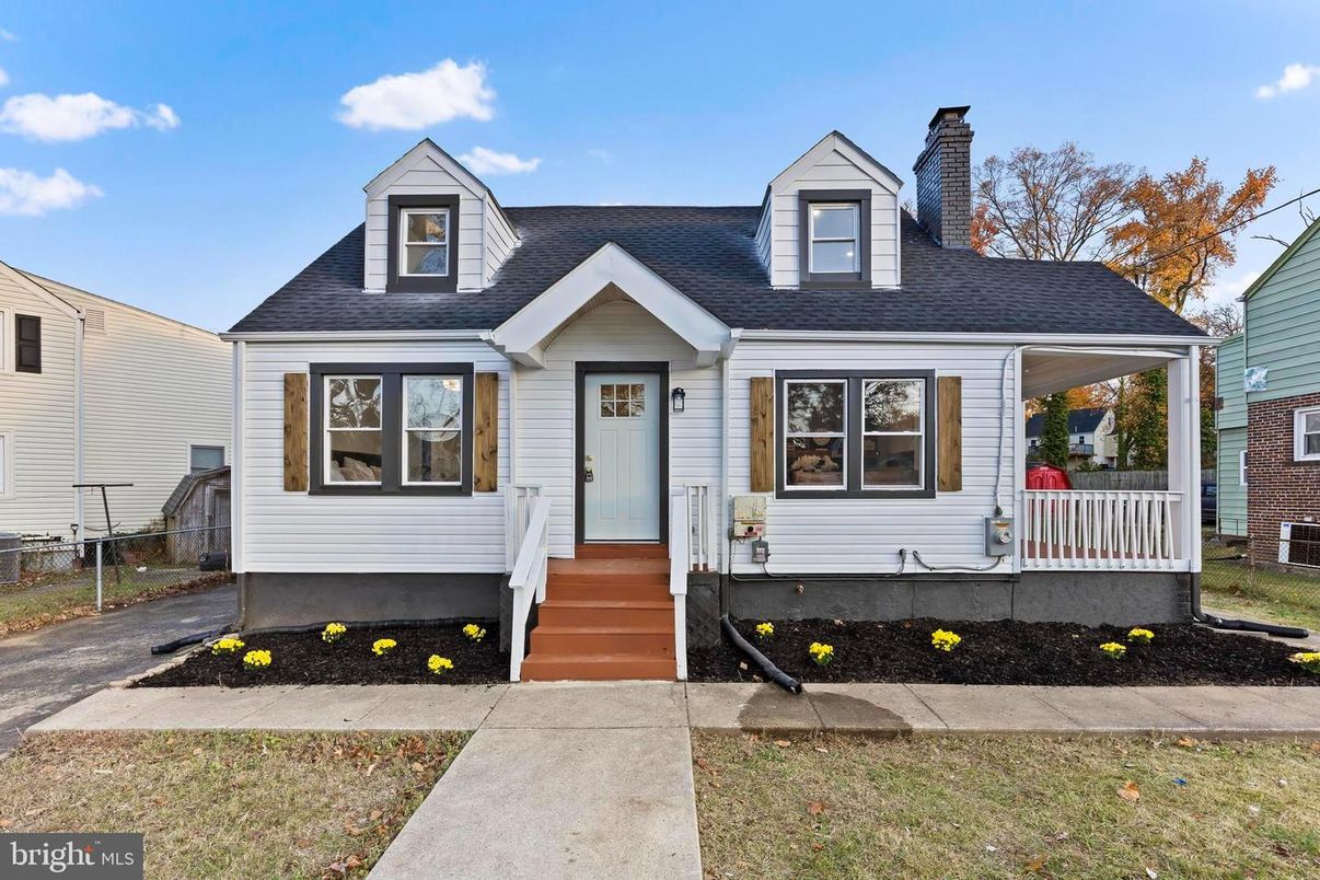 Exterior, Facade, Cape Cod