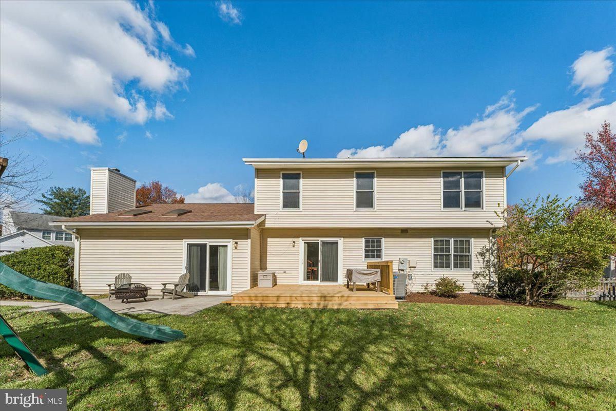 Backyard, Exterior, Facade, Split Level