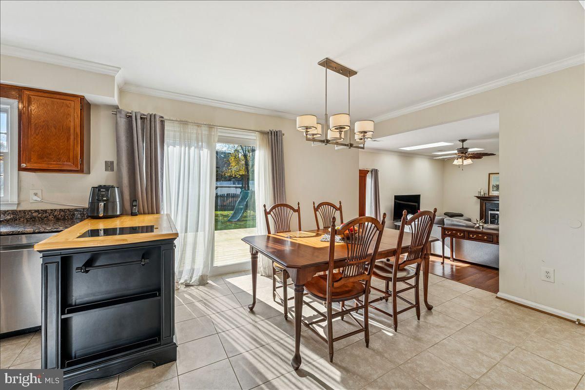 Chandelier, Dining room, Interior, Pendant Lights, Wood Texture Flooring