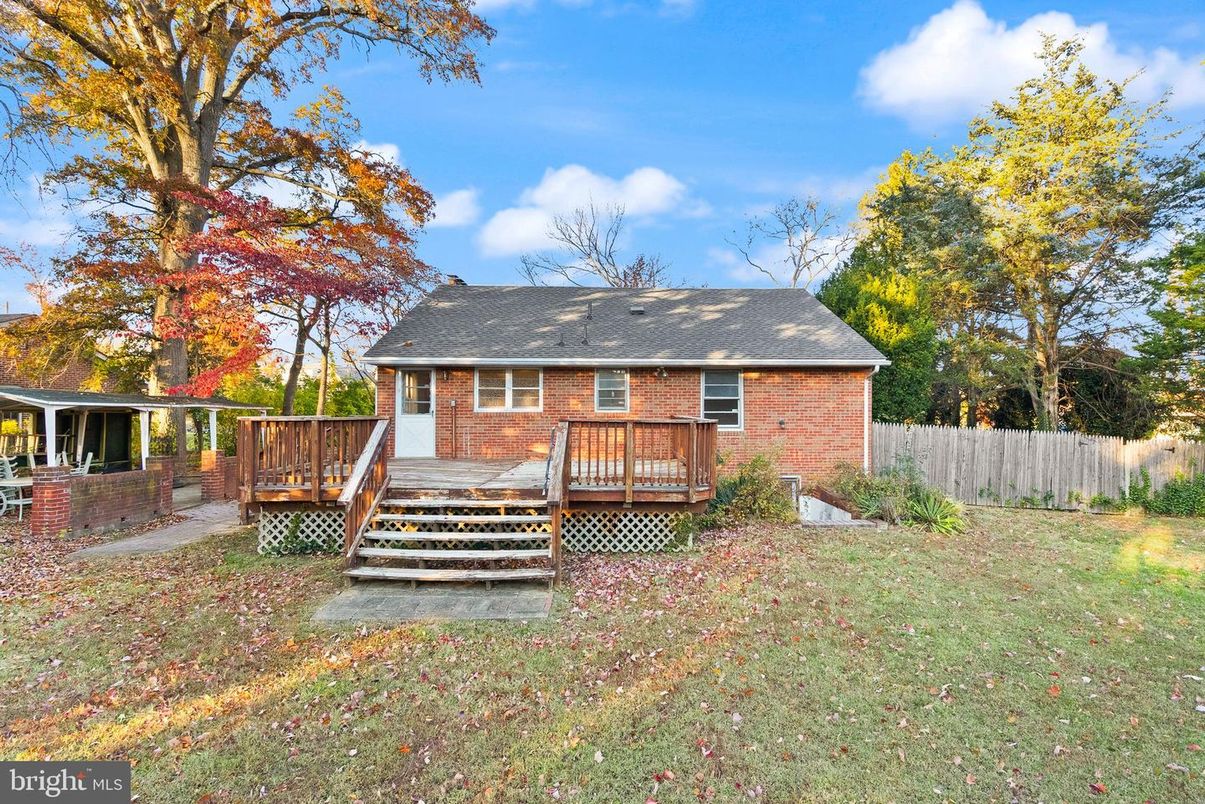 Exterior, Facade, Brick Facade, Cape Cod