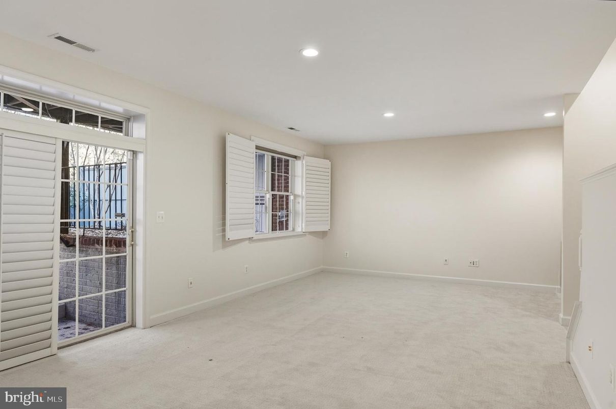 Empty room, Interior, Recessed Lighting