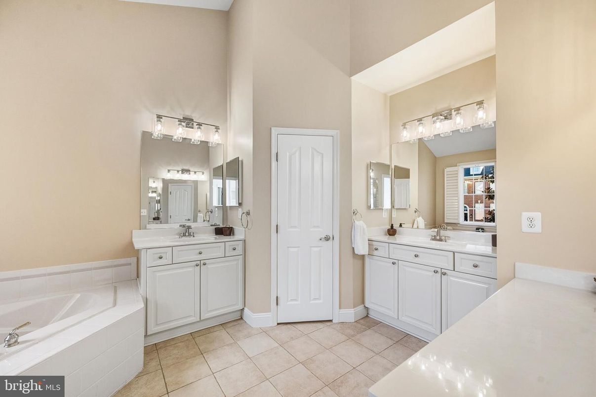 Bathroom, Dual Sink Vanities, Interior
