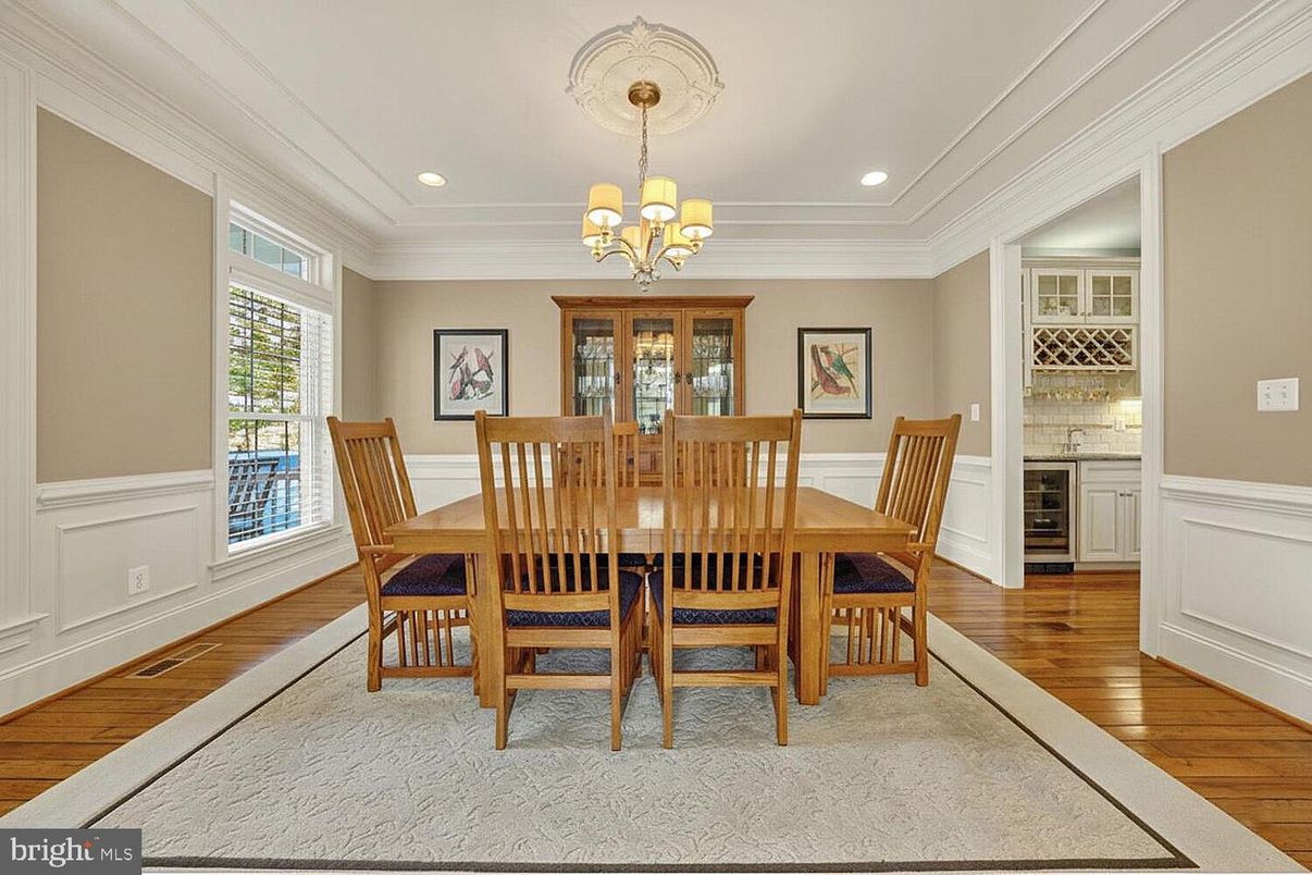 Chandelier, Dining room, Interior, Recessed Lighting, Wood Texture Flooring