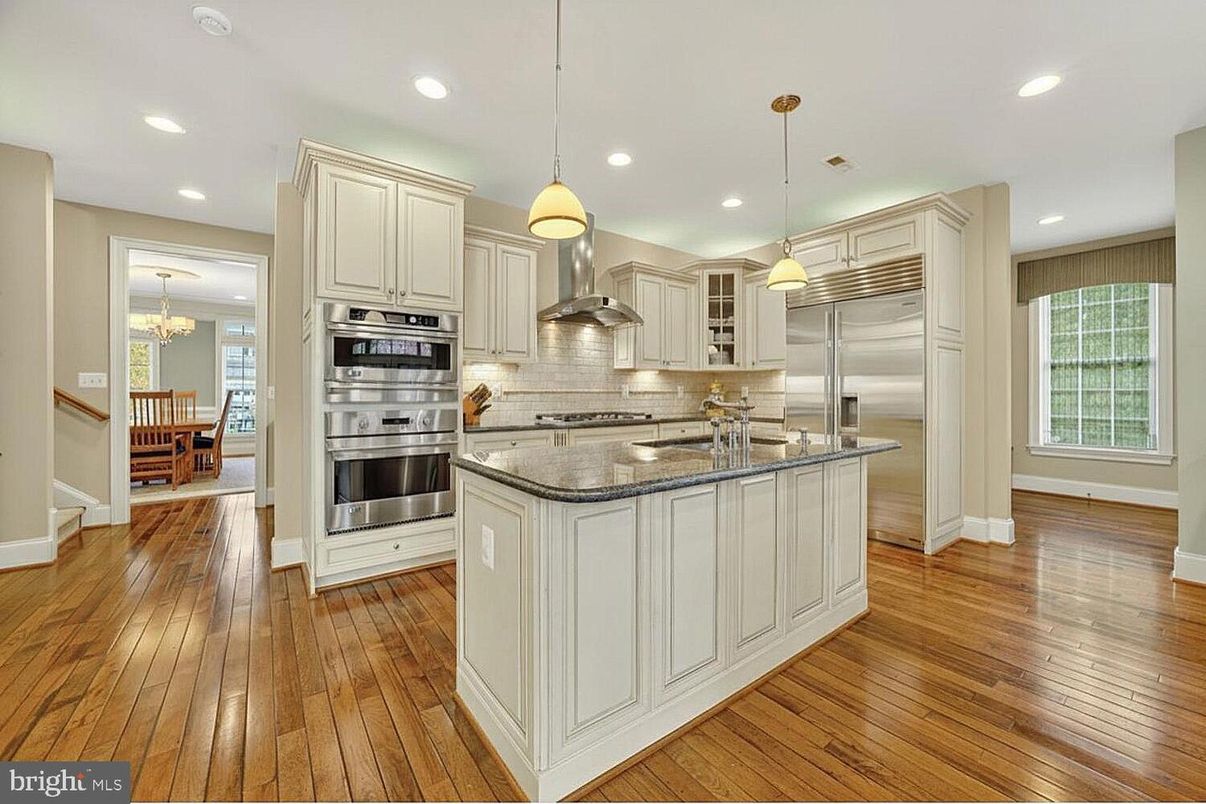 Chandelier, Dining room, Interior, Kitchen, Pendant Lights, Recessed Lighting, Stainless Steel Appliances, Wood Texture Flooring