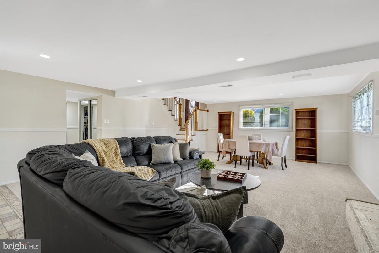 Dining room, Interior, Living room, Recessed Lighting