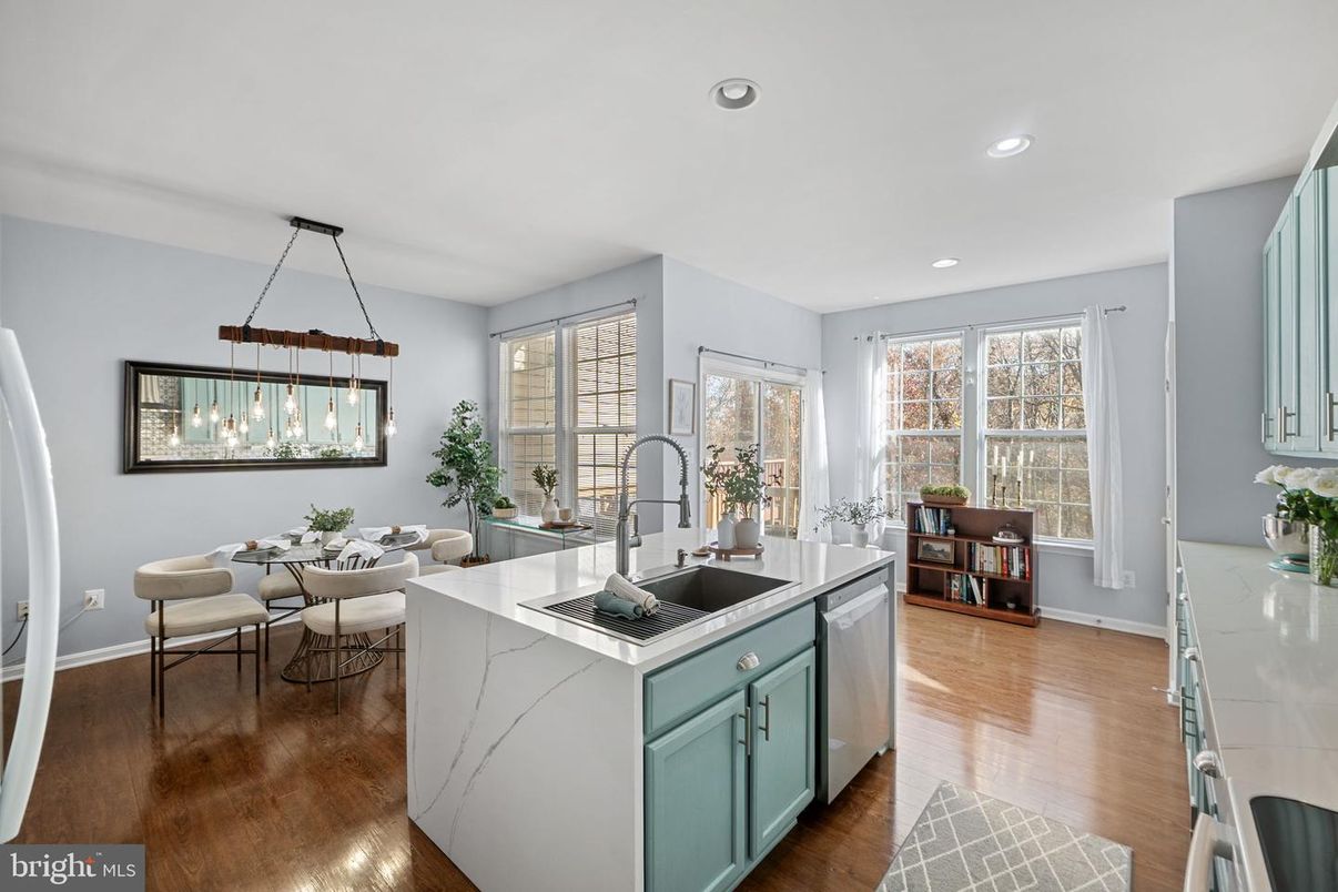 Dining room, Interior, Kitchen, Pendant Lights, Recessed Lighting, Wood Texture Flooring