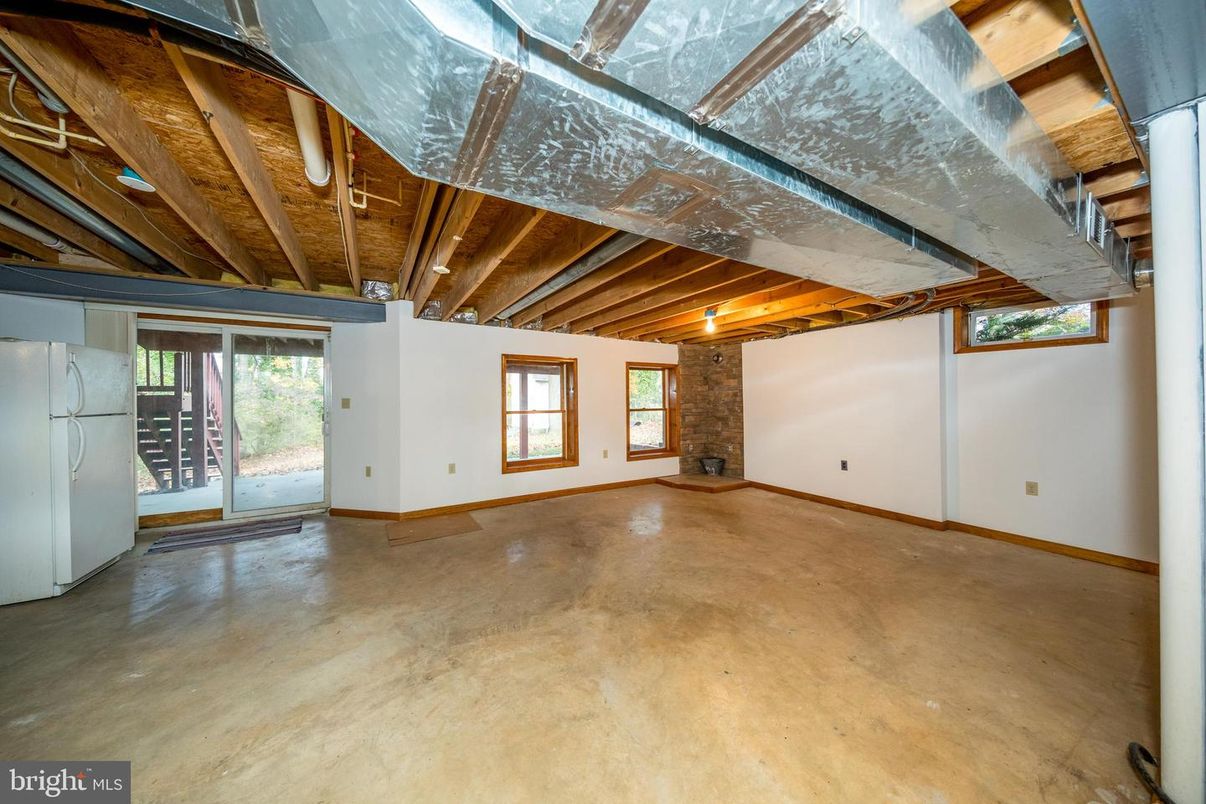 Empty room, Interior, Stone Walls, Wooden Beams, Wooden Ceilings