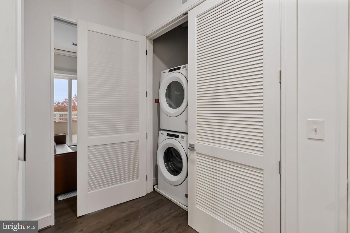 Interior, Utility Closets, Washer, Wood Texture Flooring