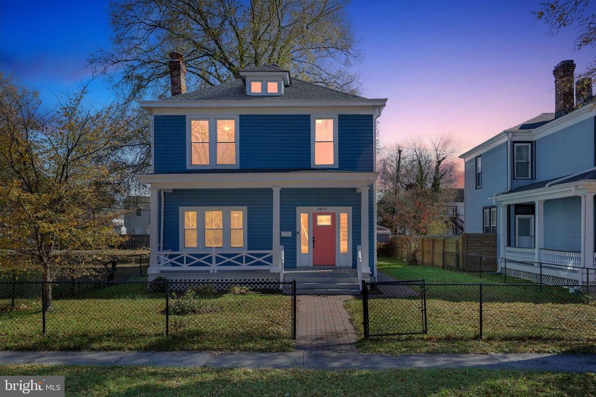 Exterior, Facade, American Foursquare