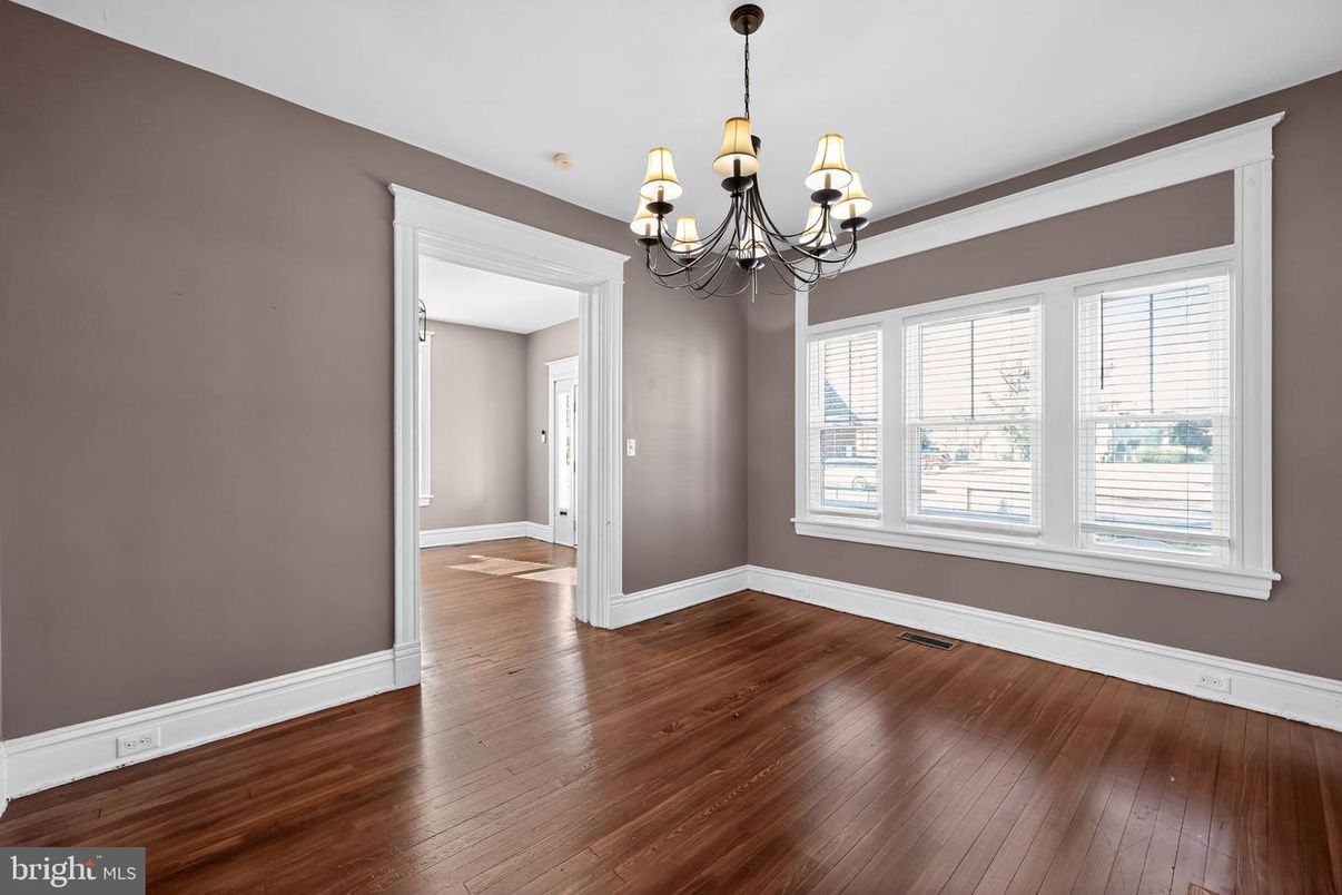 Chandelier, Empty room, Interior, Wood Texture Flooring
