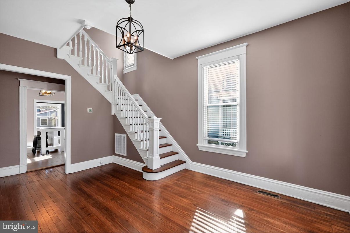 Interior, Pendant Lights, Wood Texture Flooring