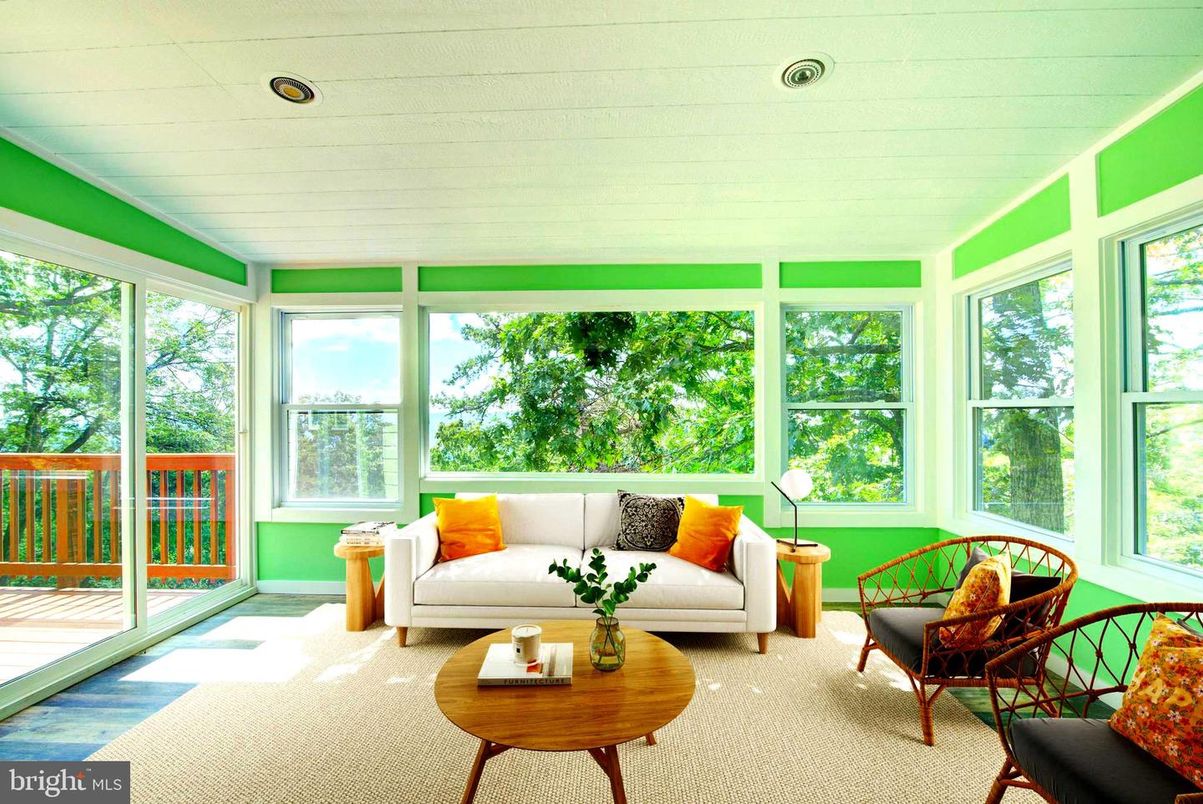 Interior, Living room, Recessed Lighting, Sun Room, Wood Texture Flooring