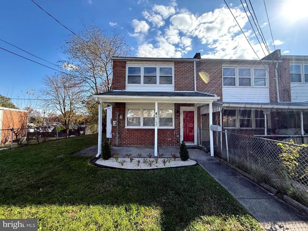 Exterior, Facade, Brick Facade, American Foursquare