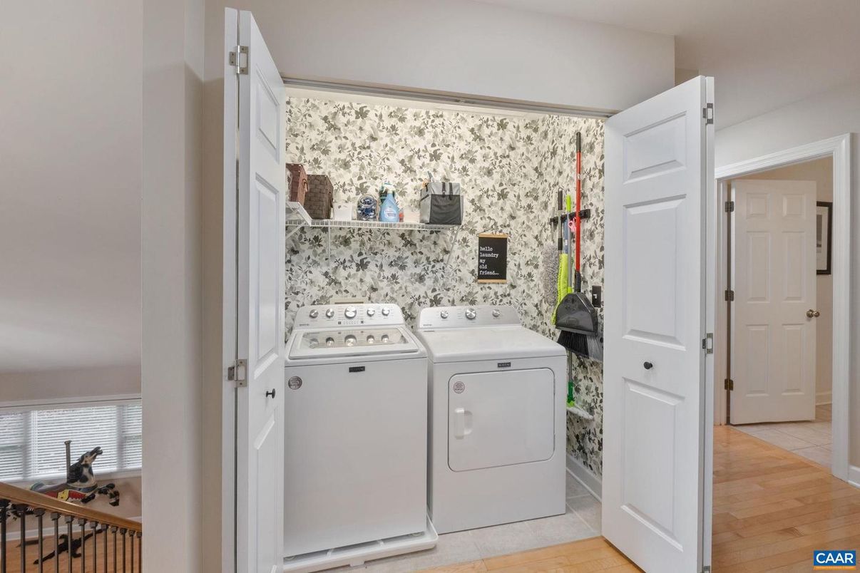 Interior, Utility Closets, Washer, Wood Texture Flooring