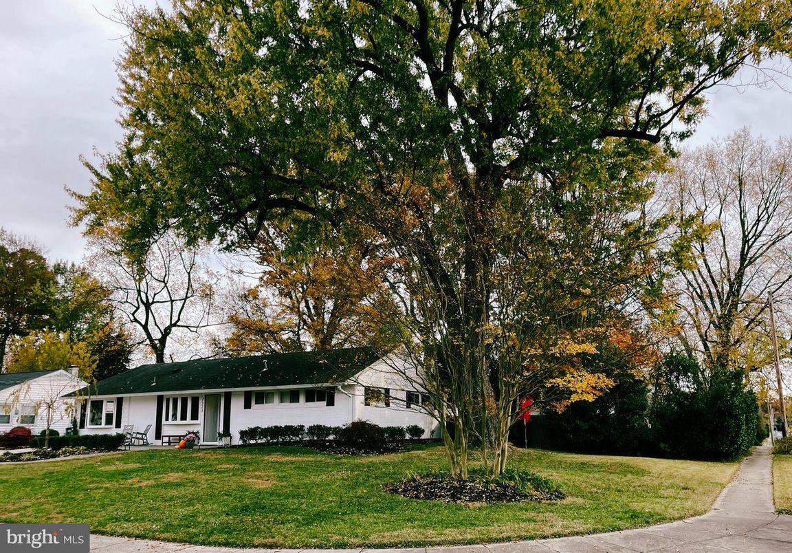 Exterior, Facade, Ranch