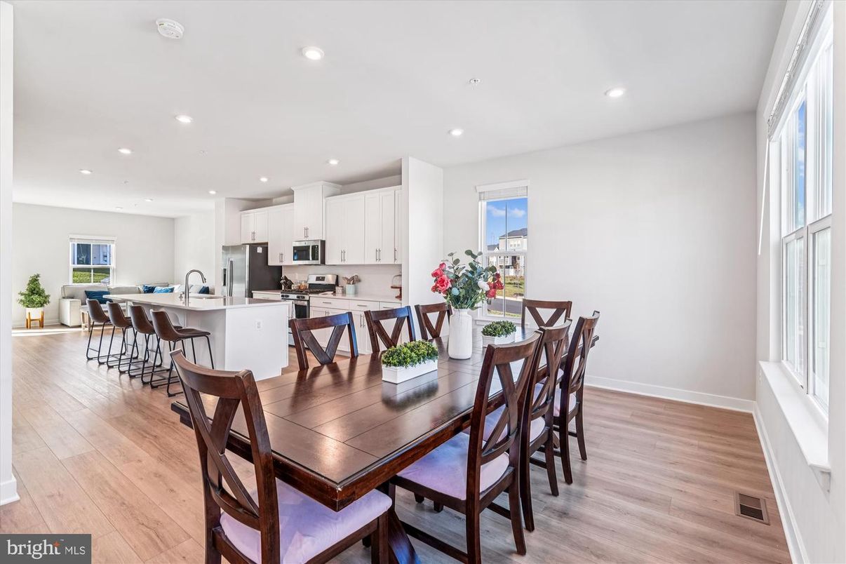 Dining room, Interior, Kitchen, Recessed Lighting, Wood Texture Flooring