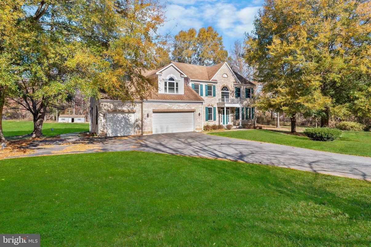 Attached, Backyard, Exterior, Facade, French Provincial