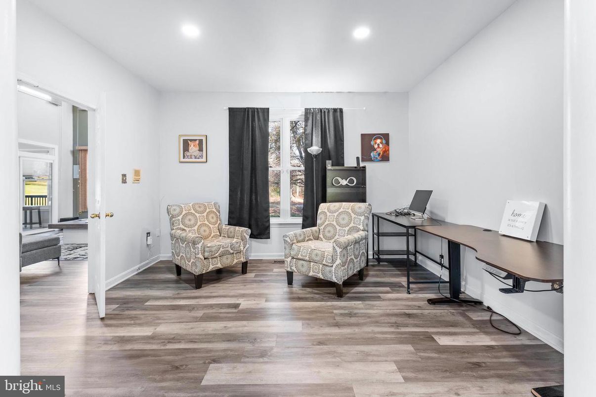 Home Office, Interior, Recessed Lighting, Wood Texture Flooring