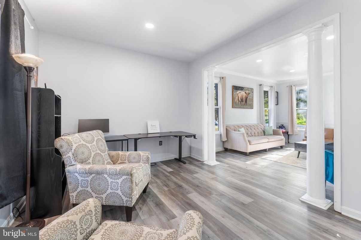 Interior, Recessed Lighting, Wood Texture Flooring