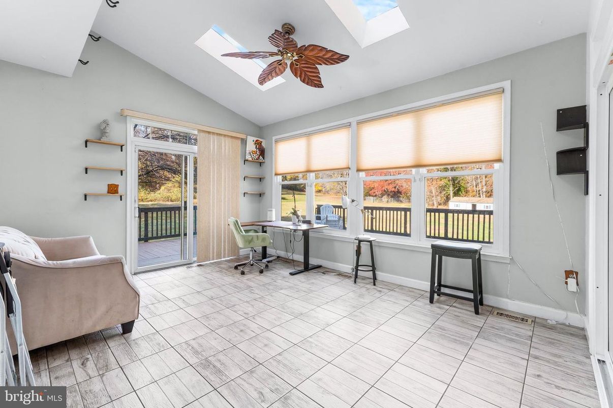 Home Office, Interior