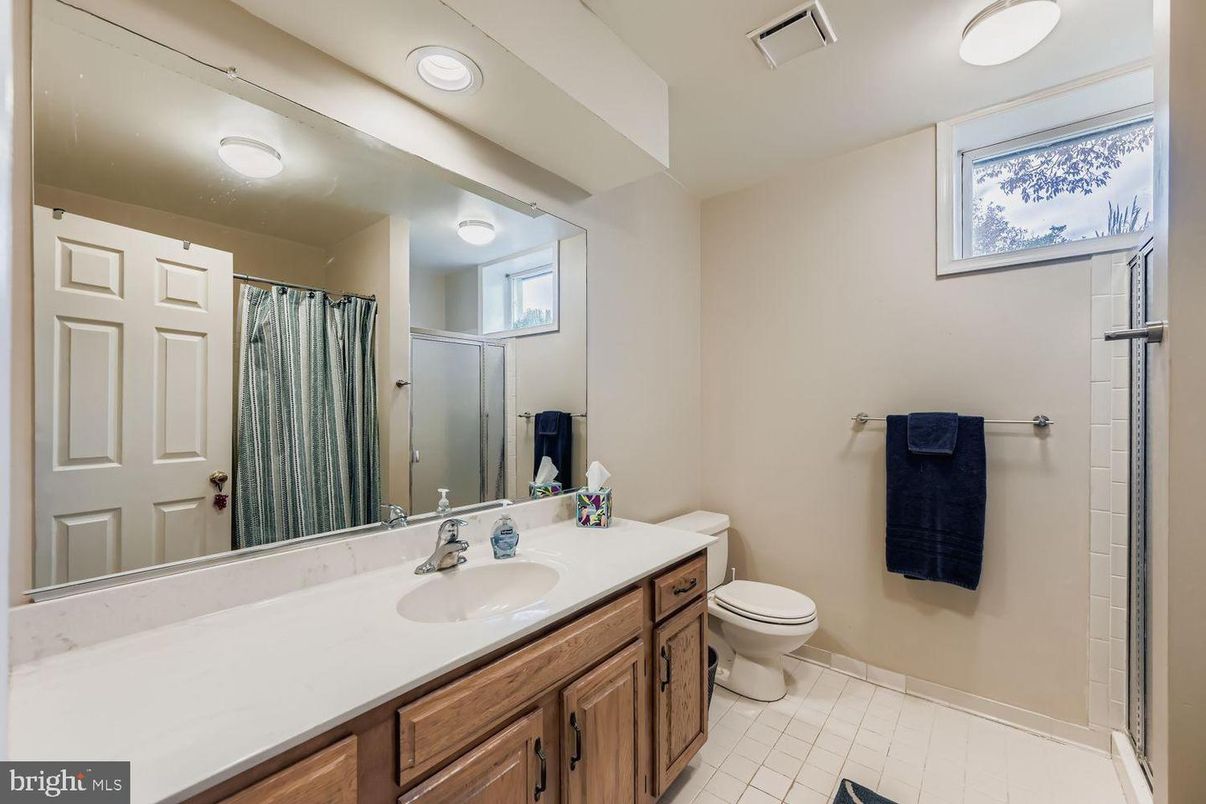 Bathroom, Interior, Recessed Lighting