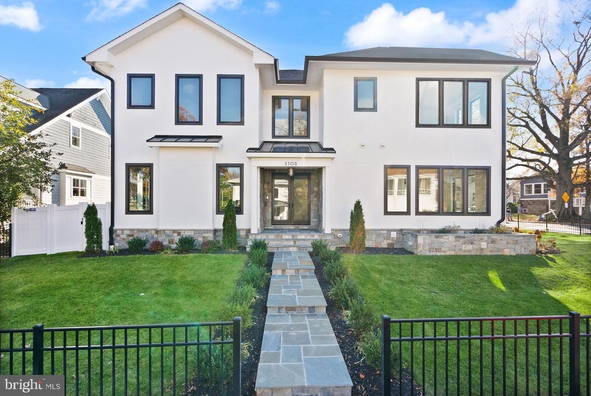 Exterior, Facade, Farmhouse