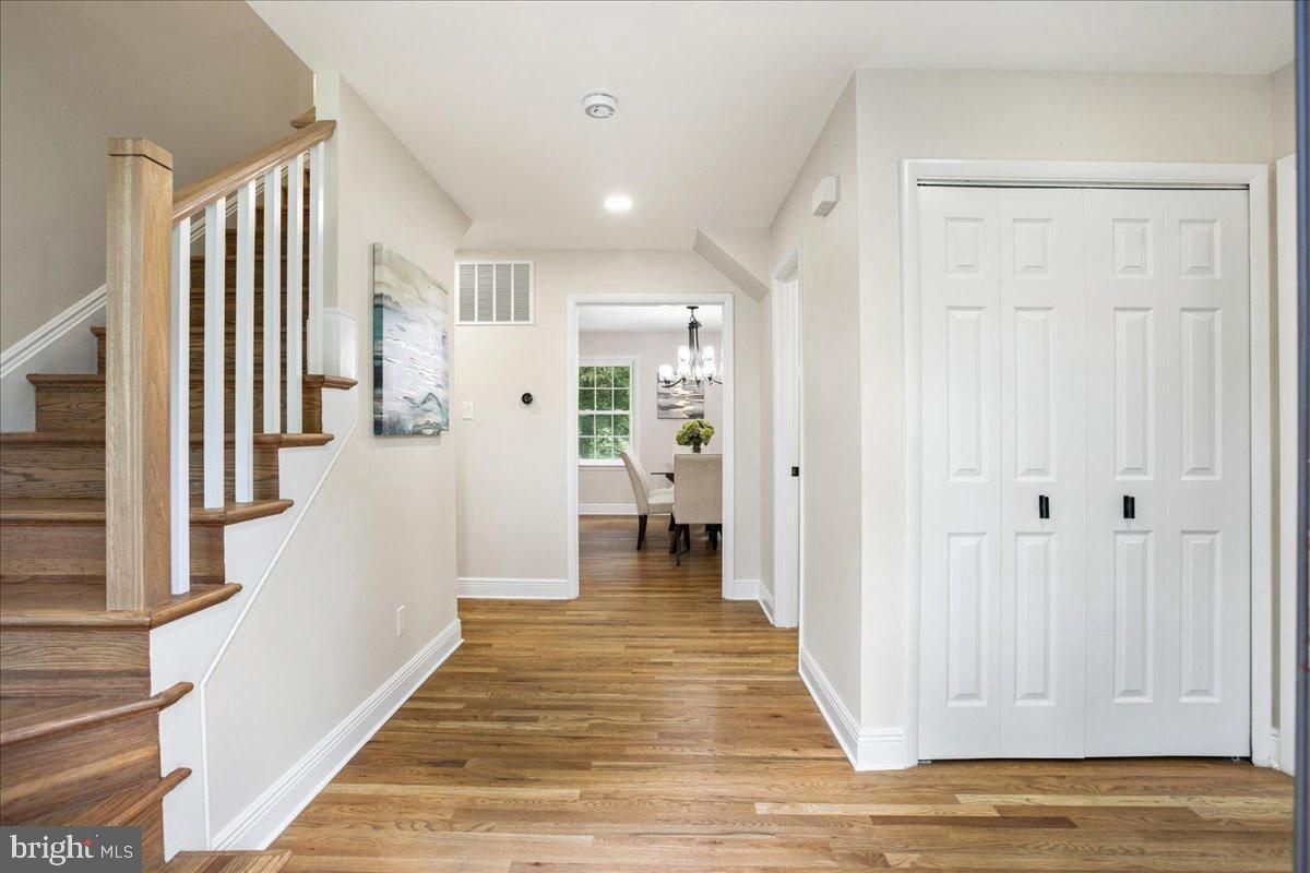 Chandelier, Dining room, Interior, Recessed Lighting, Wood Texture Flooring