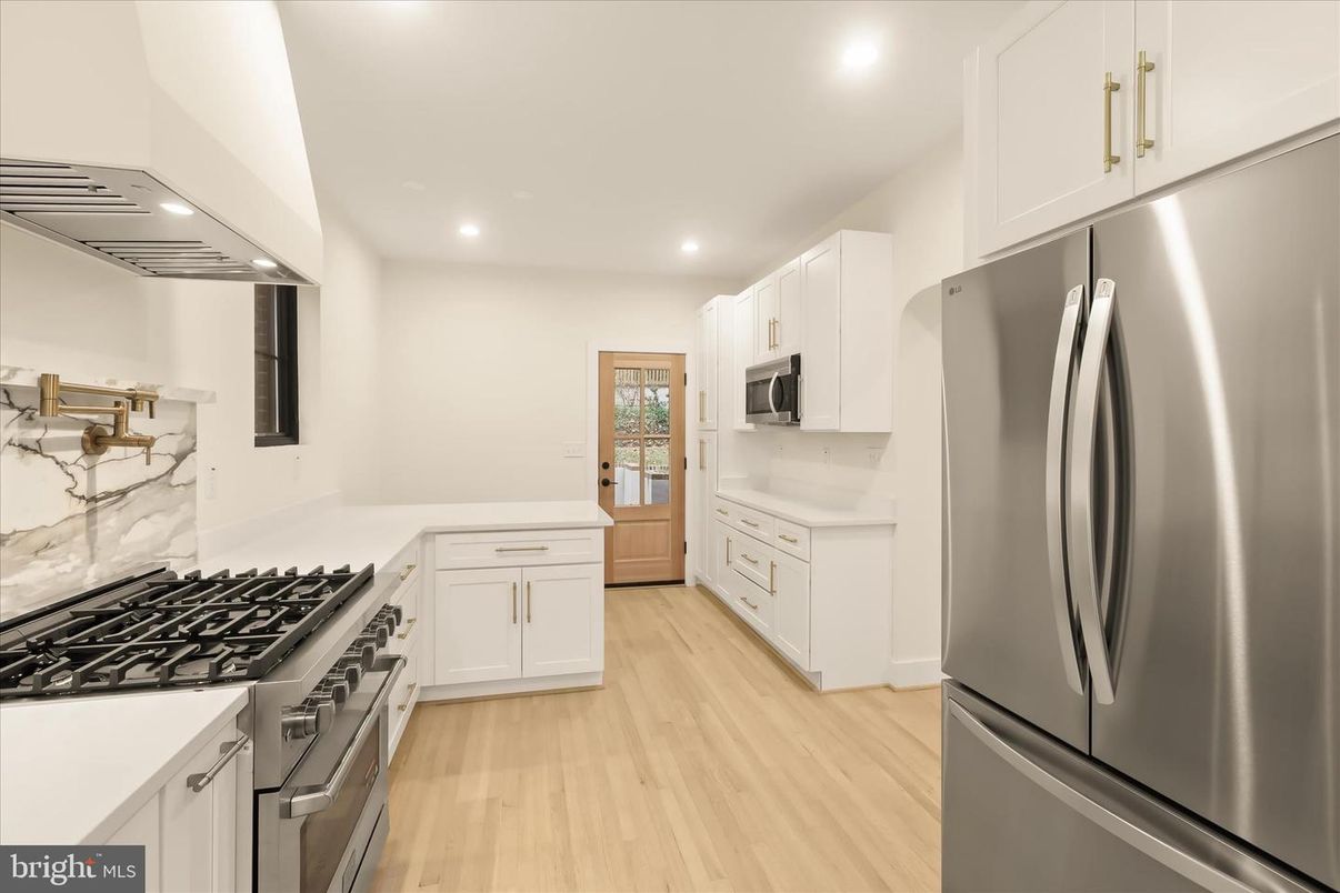 Interior, Kitchen, Recessed Lighting, Wood Texture Flooring