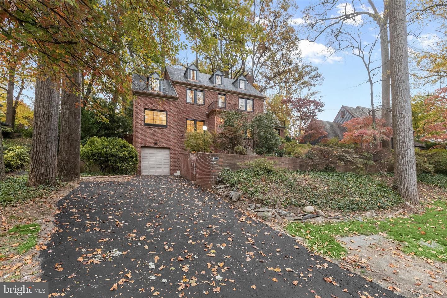 Attached, Exterior, Facade, Brick Facade, Georgian