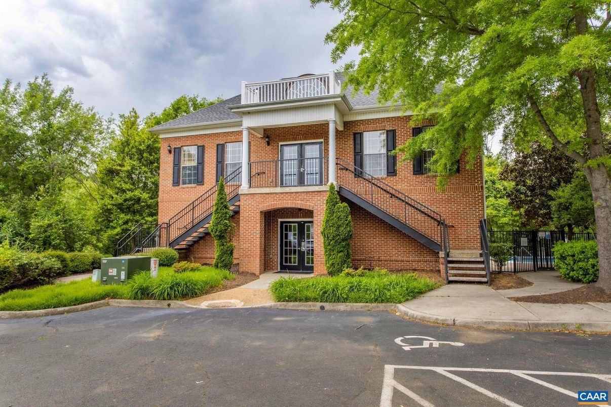 Exterior, Facade, Brick Facade, Georgian