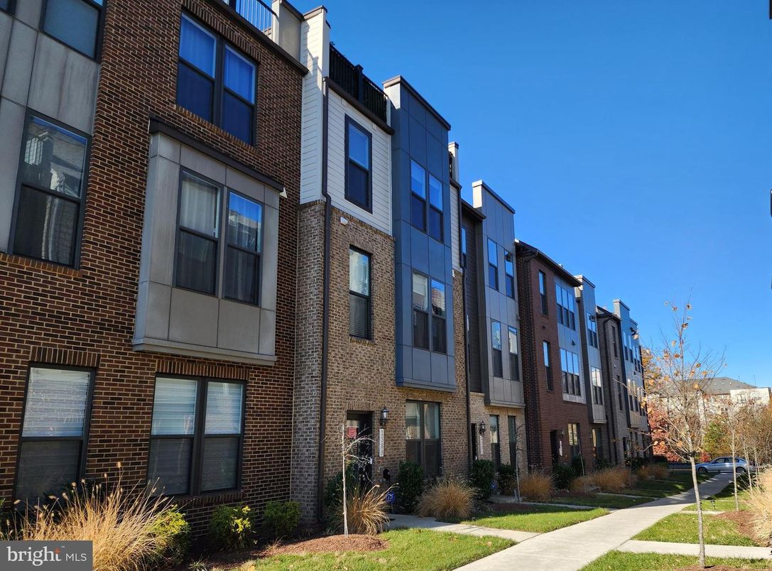 Exterior, Facade, Brick Facade, Rowhouse