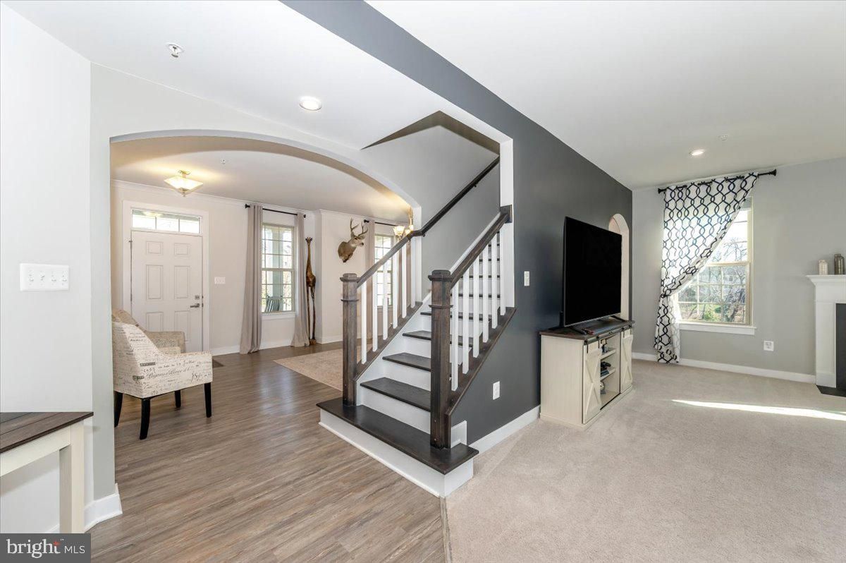 Interior, Recessed Lighting, Wood Texture Flooring