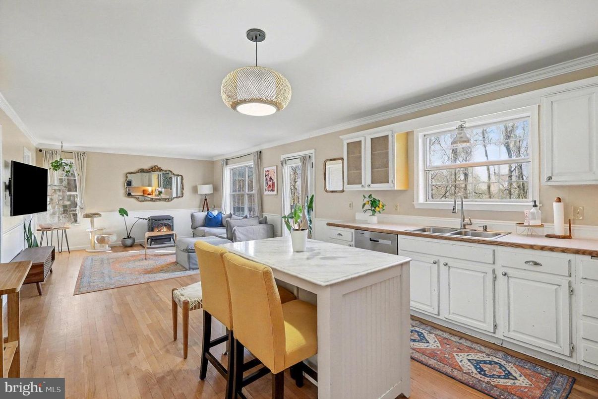 Interior, Kitchen, Living room, Pendant Lights, Wood Texture Flooring