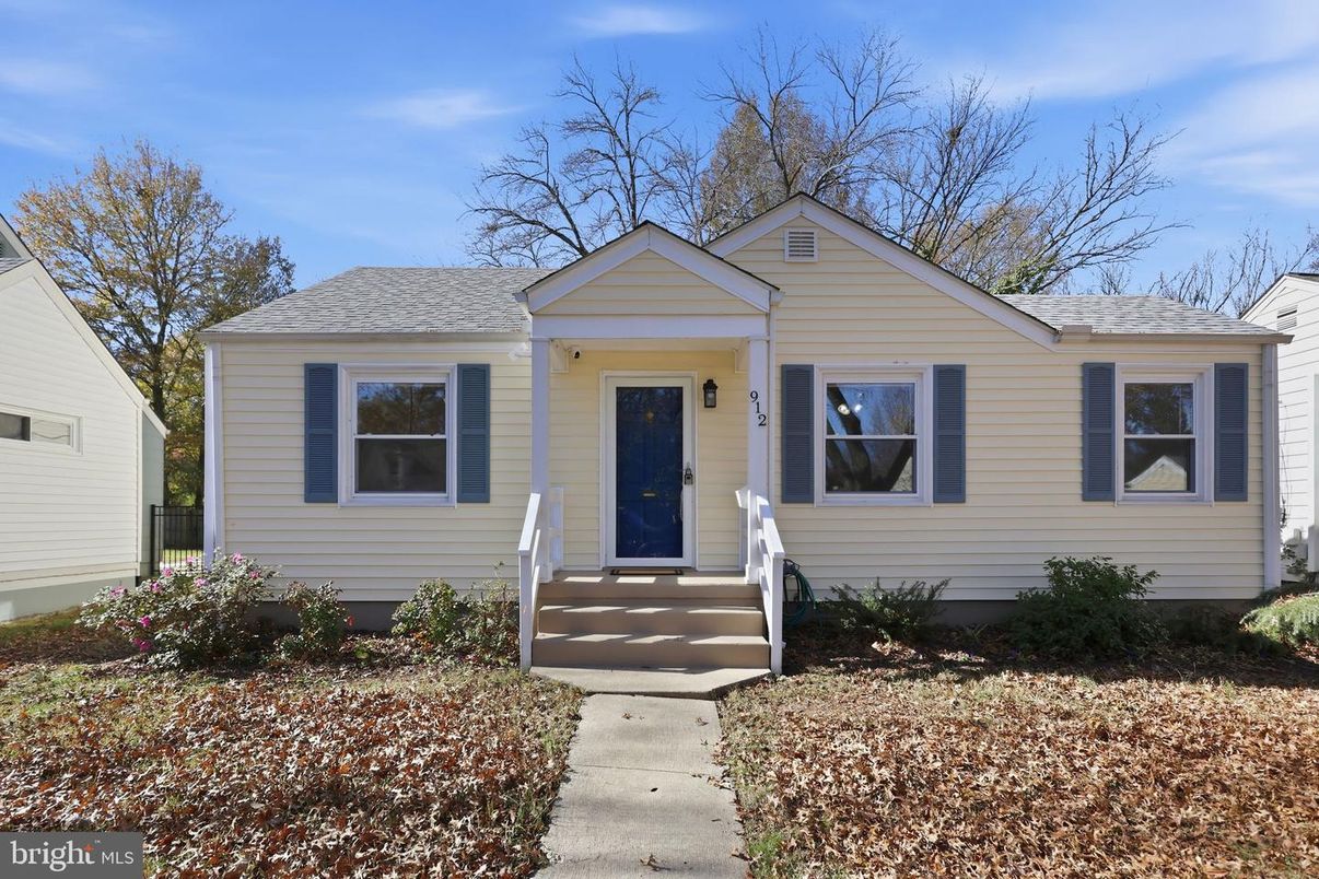 Exterior, Facade, Cape Cod