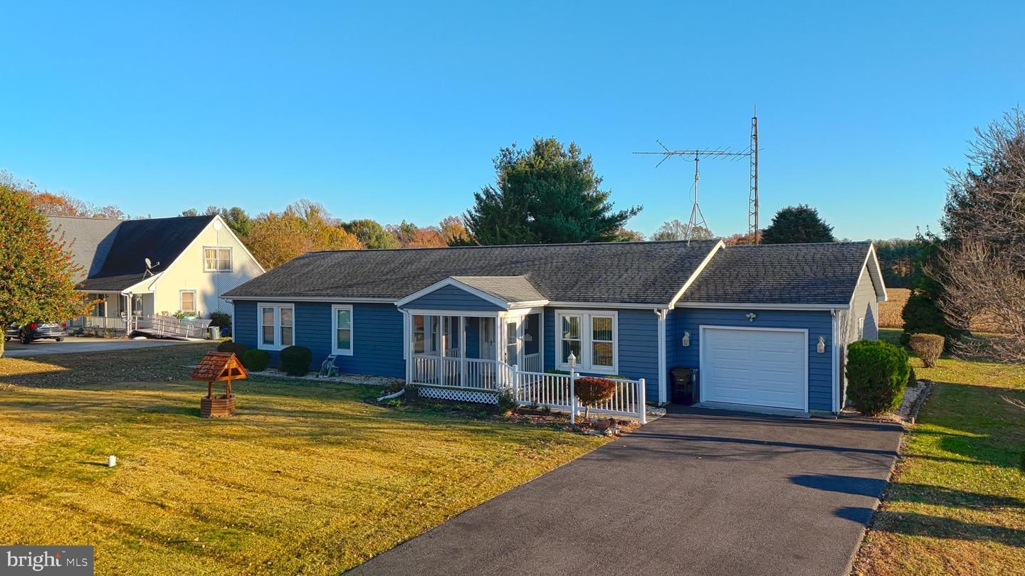 Attached, Exterior, Facade, Cape Cod