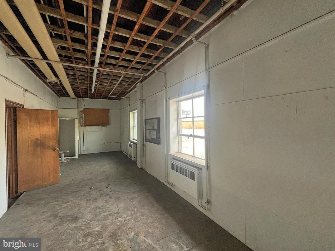 Empty room, Interior, Wooden Beams
