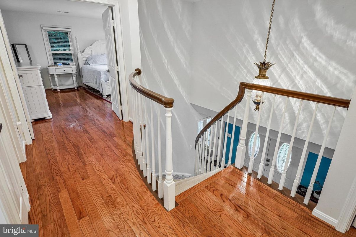 Interior, Pendant Lights, Wood Texture Flooring