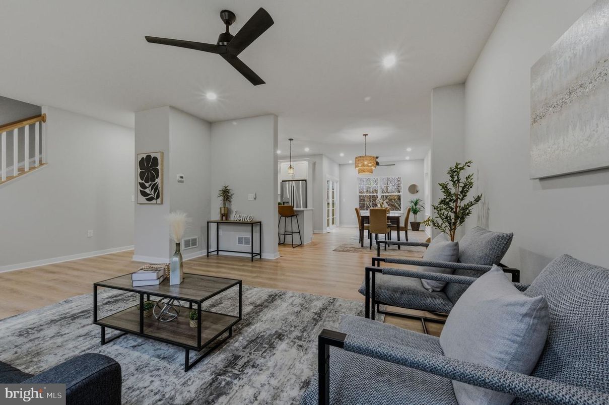 Dining room, Interior, Living room, Pendant Lights, Recessed Lighting, Wood Texture Flooring
