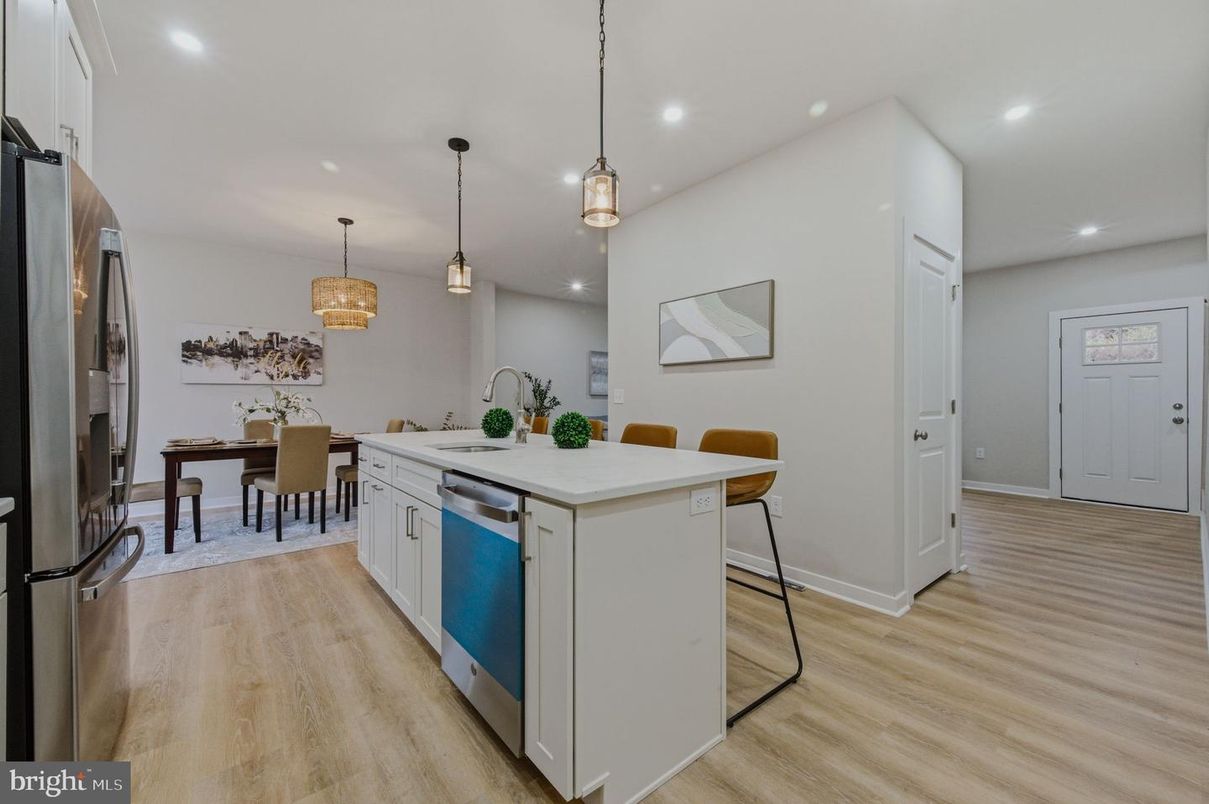 Chandelier, Dining room, Interior, Kitchen, Pendant Lights, Recessed Lighting, Wood Texture Flooring