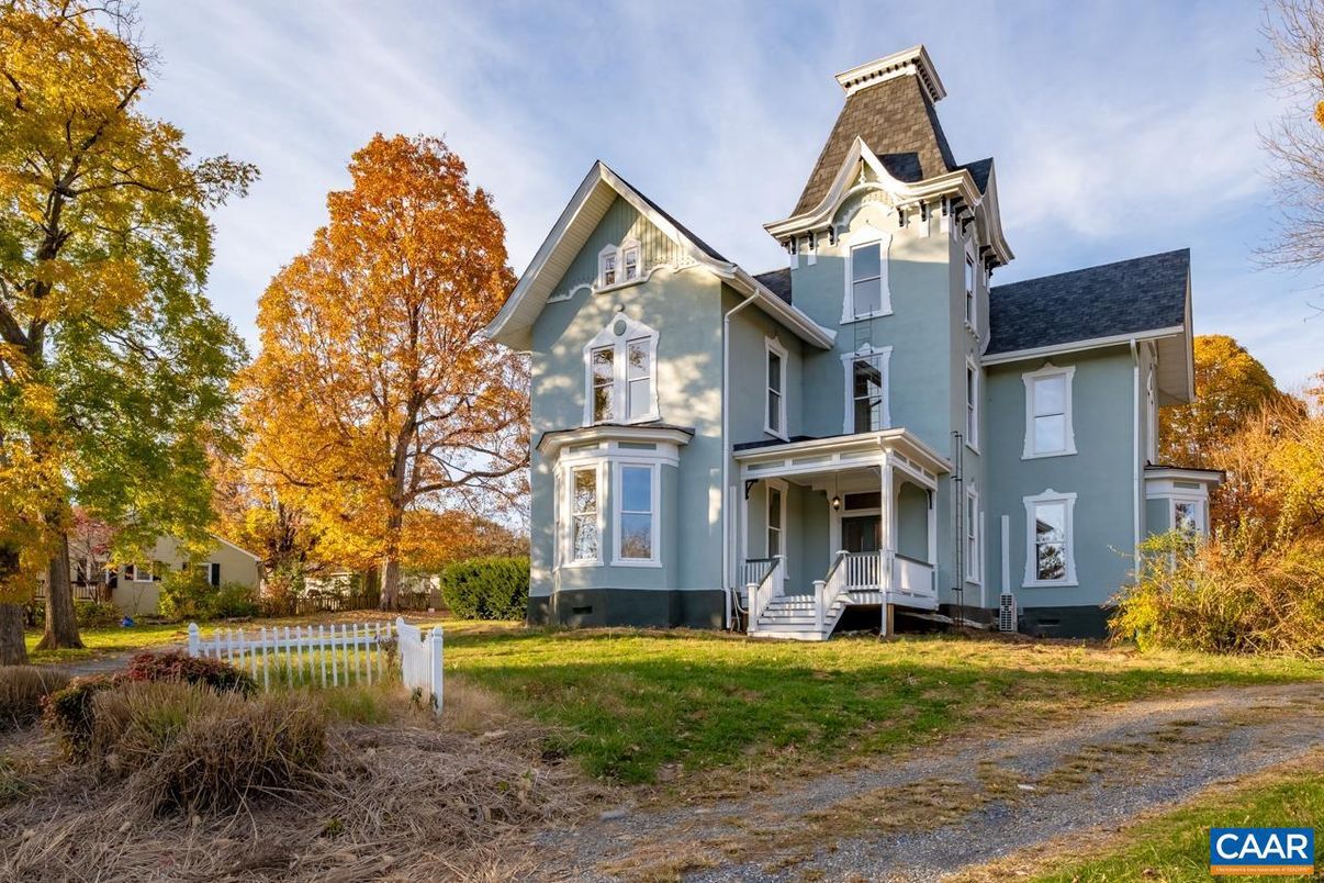 Backyard, Exterior, Facade, Queen Anne Victorian