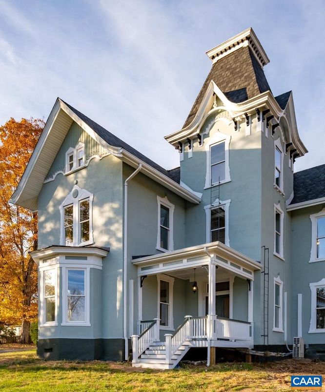 Exterior, Facade, Queen Anne Victorian