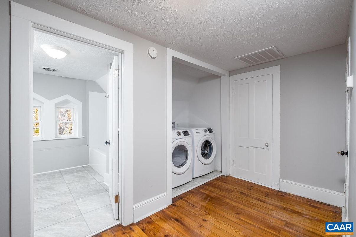Interior, Utility Closets, Washer, Wood Texture Flooring