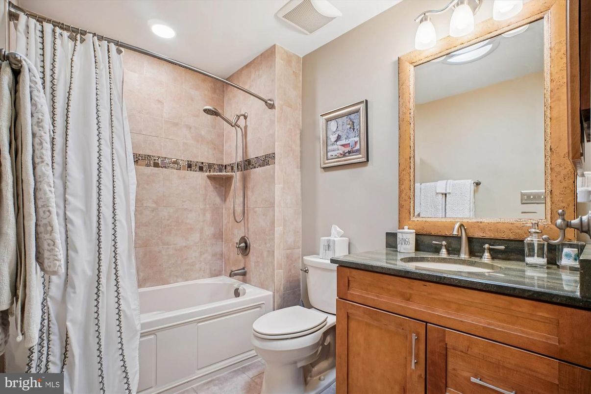 Bathroom, Interior, Recessed Lighting