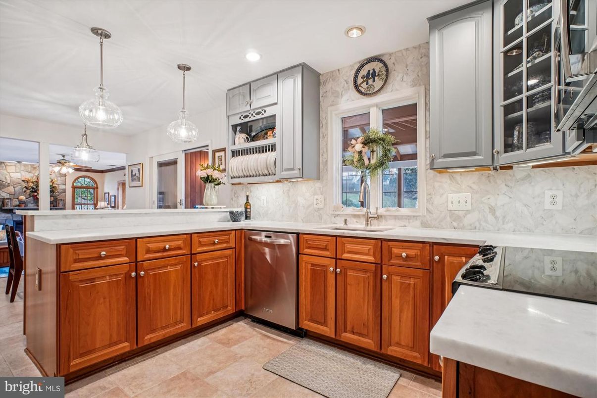 Interior, Kitchen, Pendant Lights, Recessed Lighting, Stainless Steel Appliances
