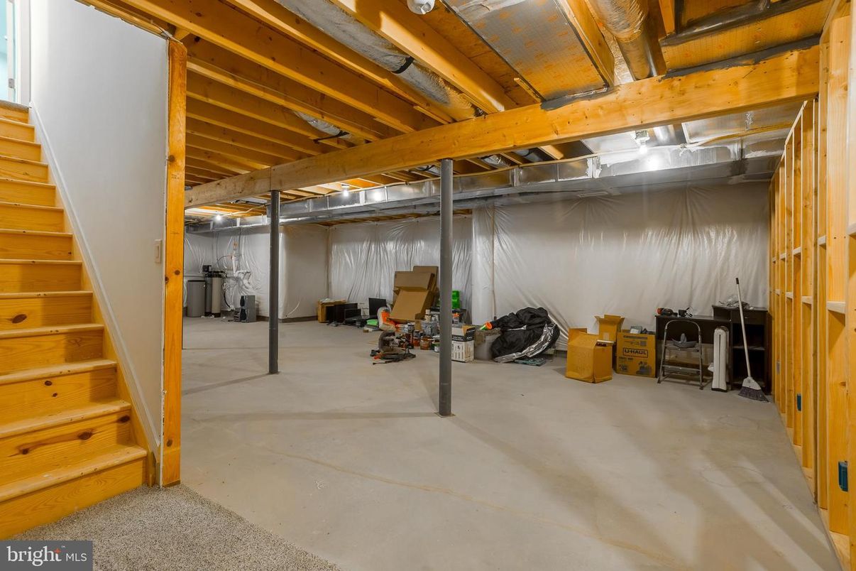 Fitness Equipment, Interior, Wooden Beams