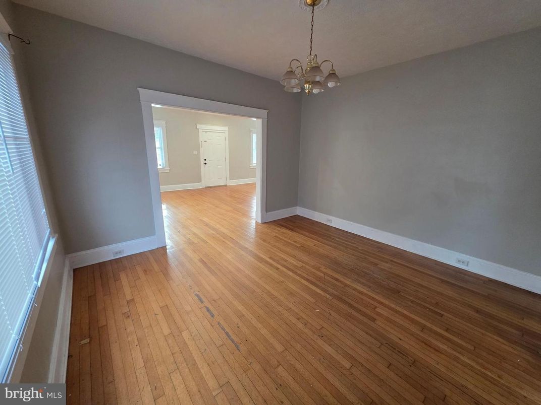 Chandelier, Empty room, Interior, Wood Texture Flooring