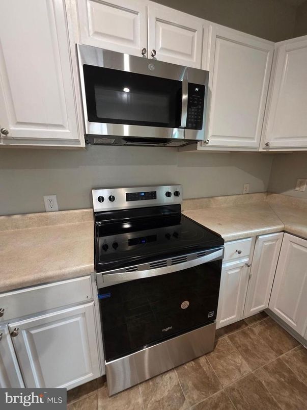 Interior, Kitchen, Stainless Steel Appliances, Washer