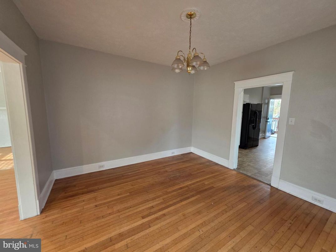 Chandelier, Empty room, Interior, Pendant Lights, Wood Texture Flooring