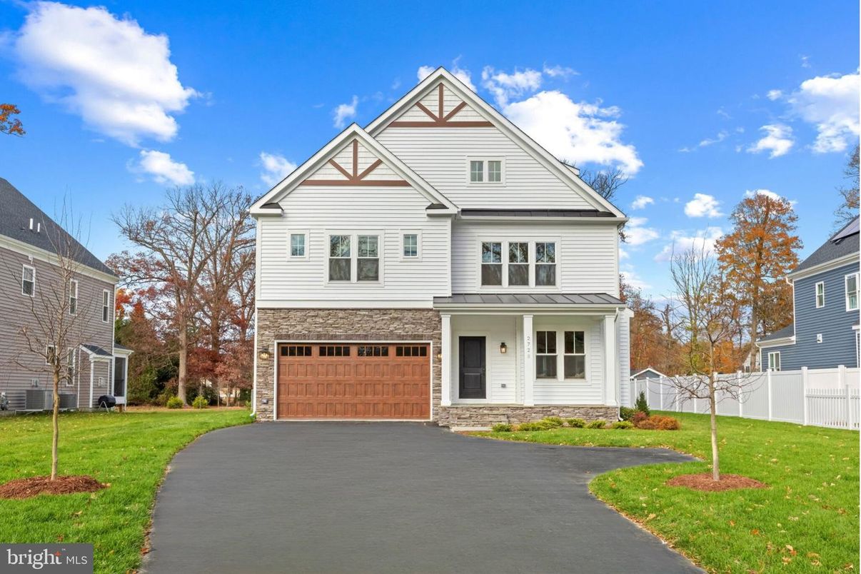 Attached, Exterior, Facade, Farmhouse