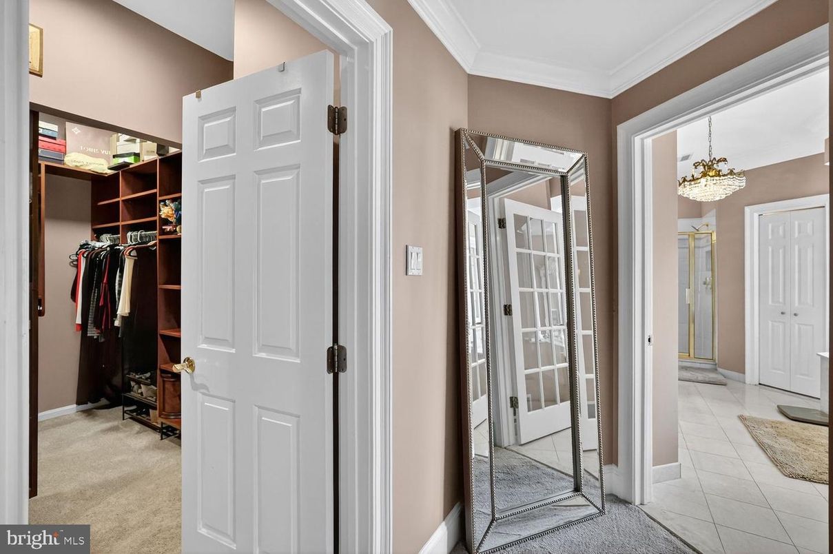 Chandelier, Interior, Walk-in Closets